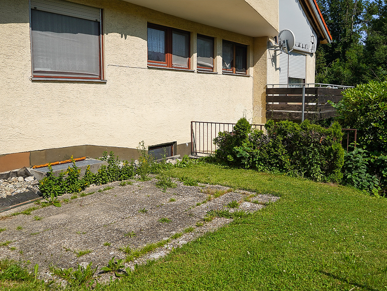 Außenansicht mit eigener Terrasse